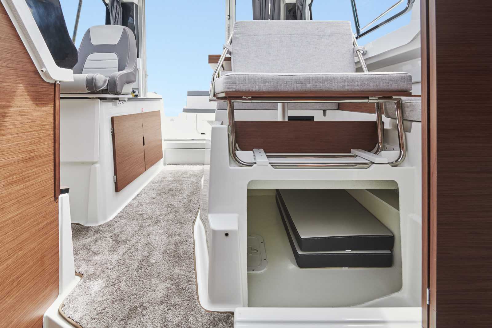 Jeanneau 795 storage area