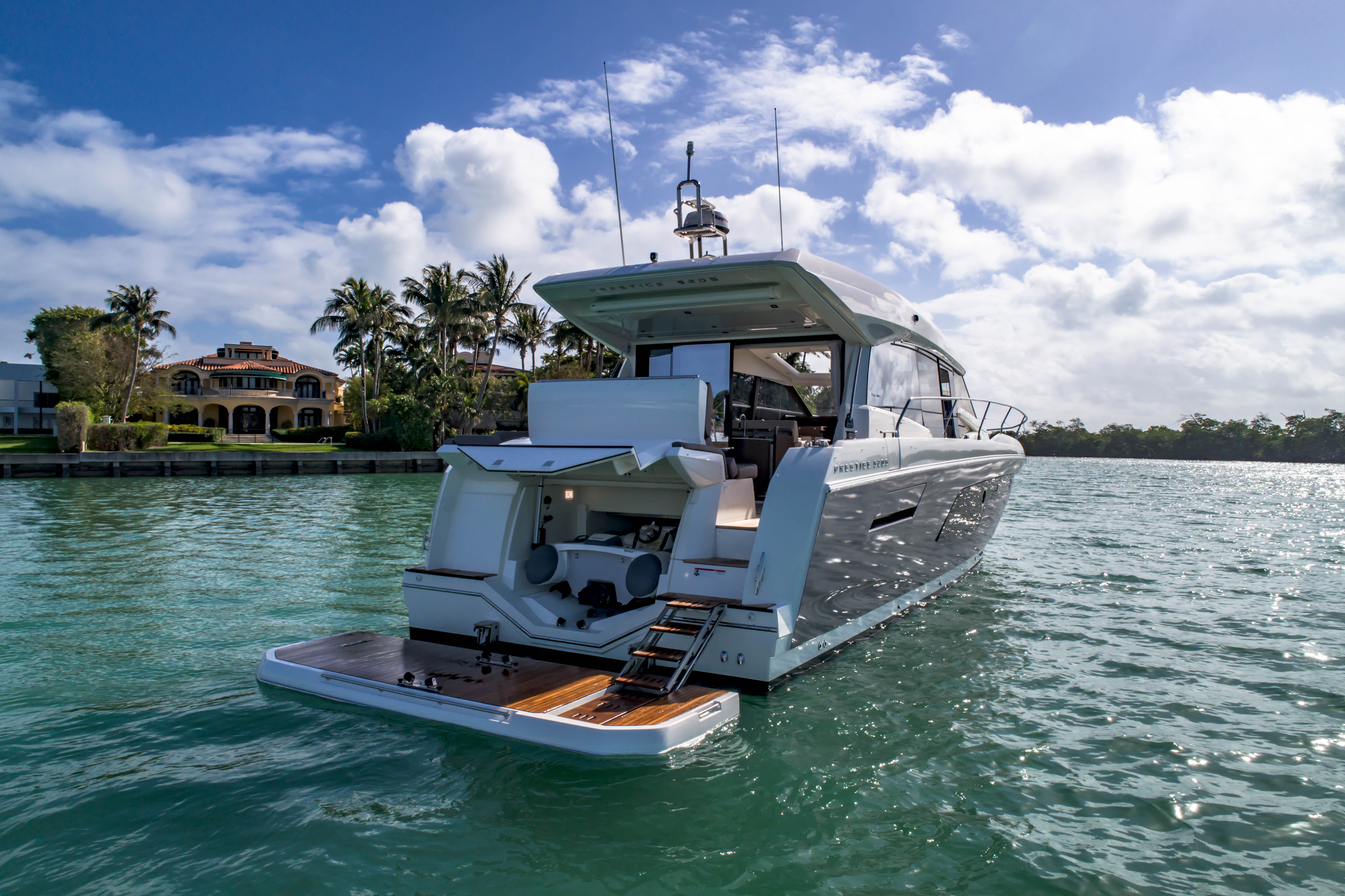 Prestige 520 S from behind