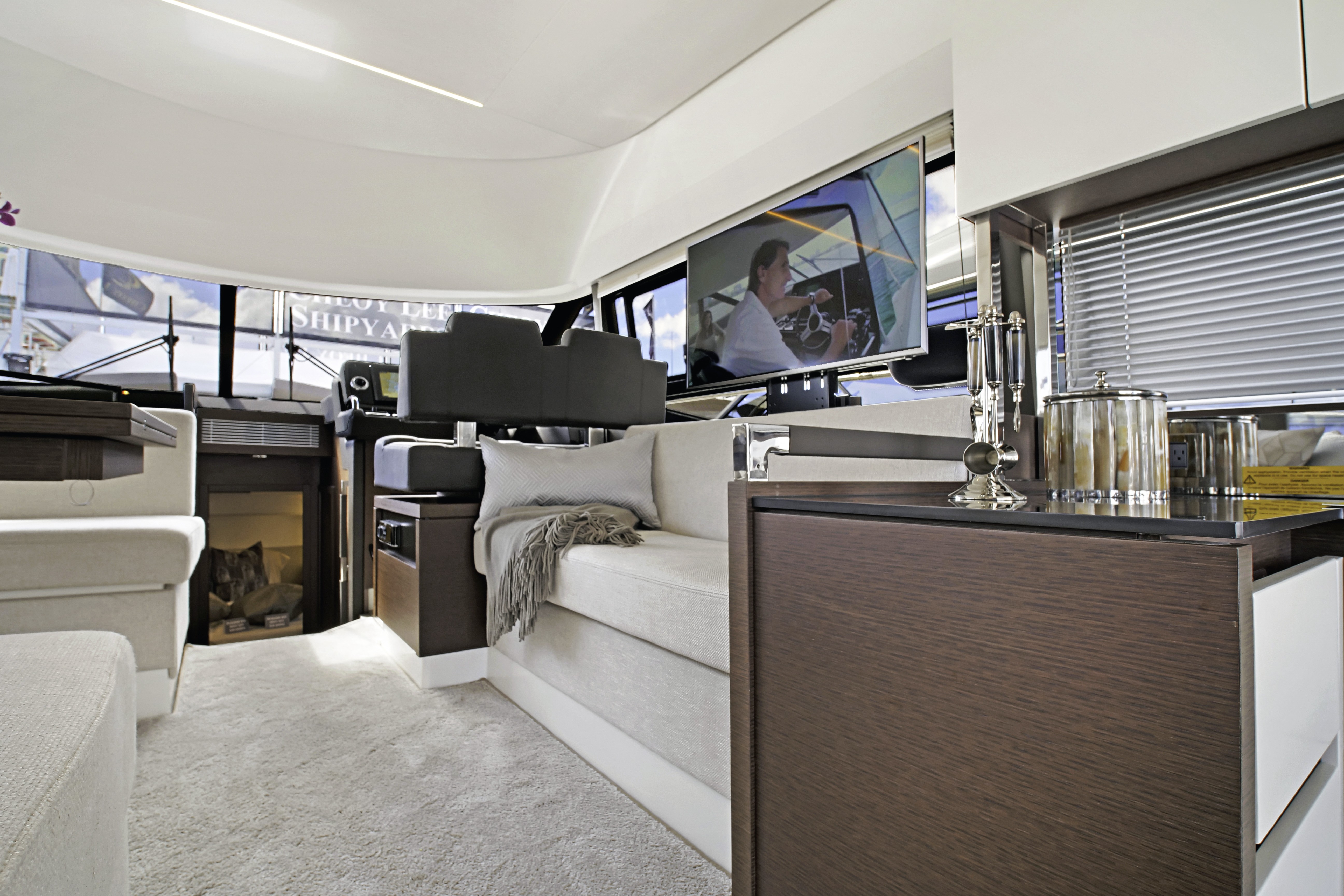 460 S Lounge Interior