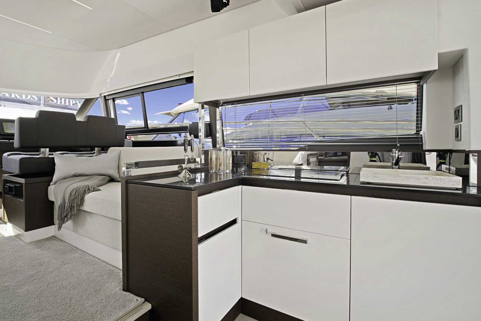 Prestige 420S Kitchen
