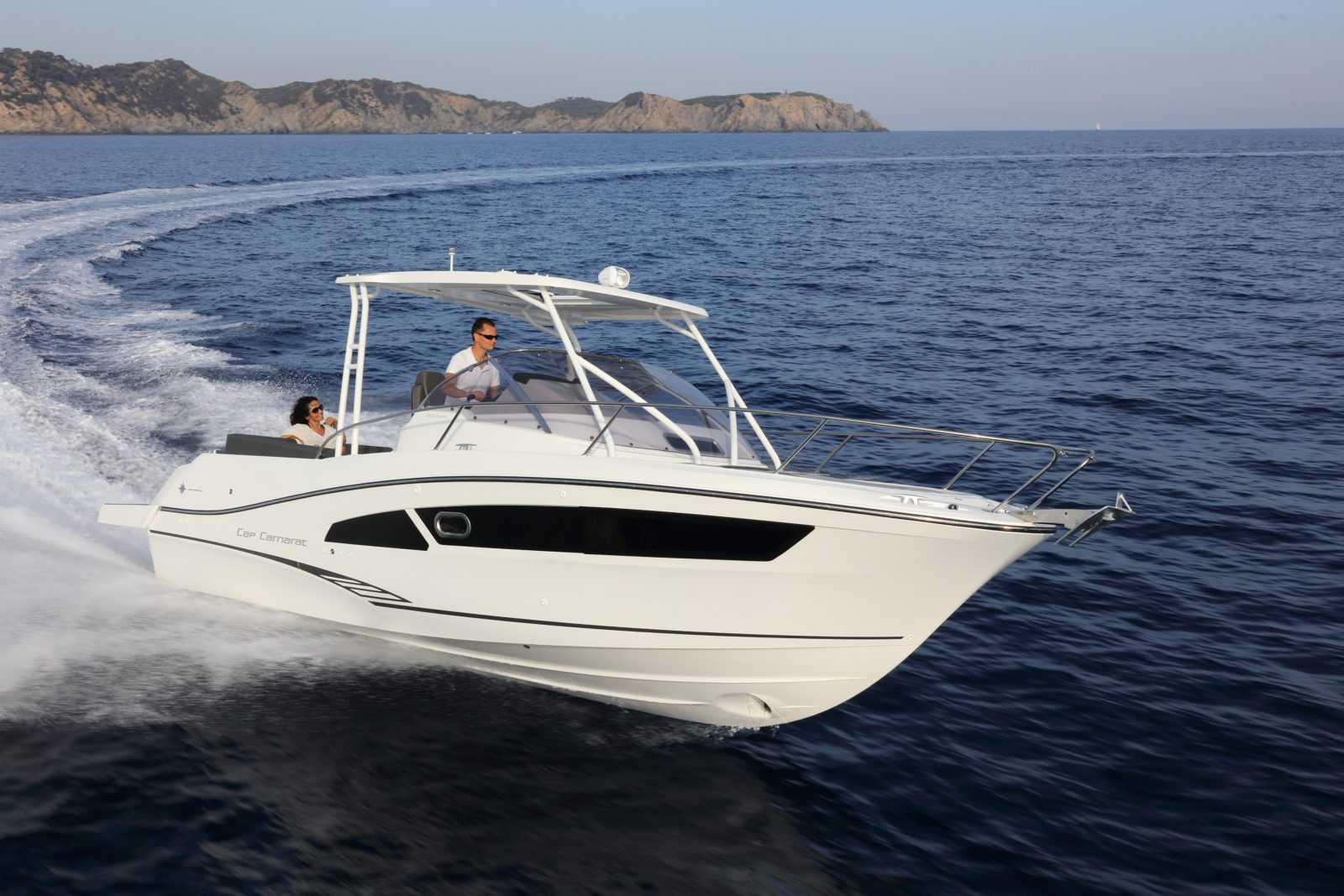 Cap Camarat 9.0WA turning on water