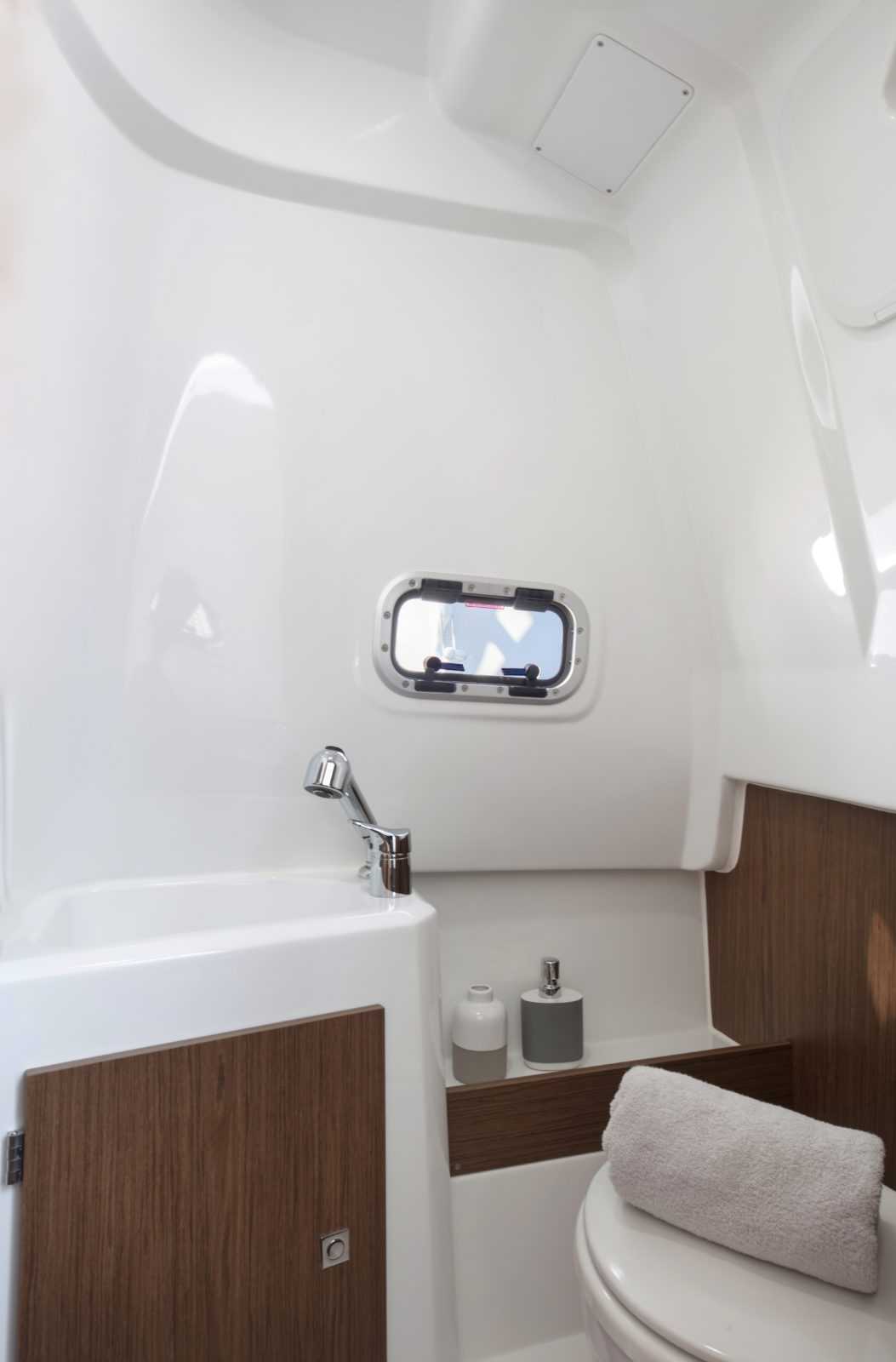 bathroom on Cap Camarat 9.0CC