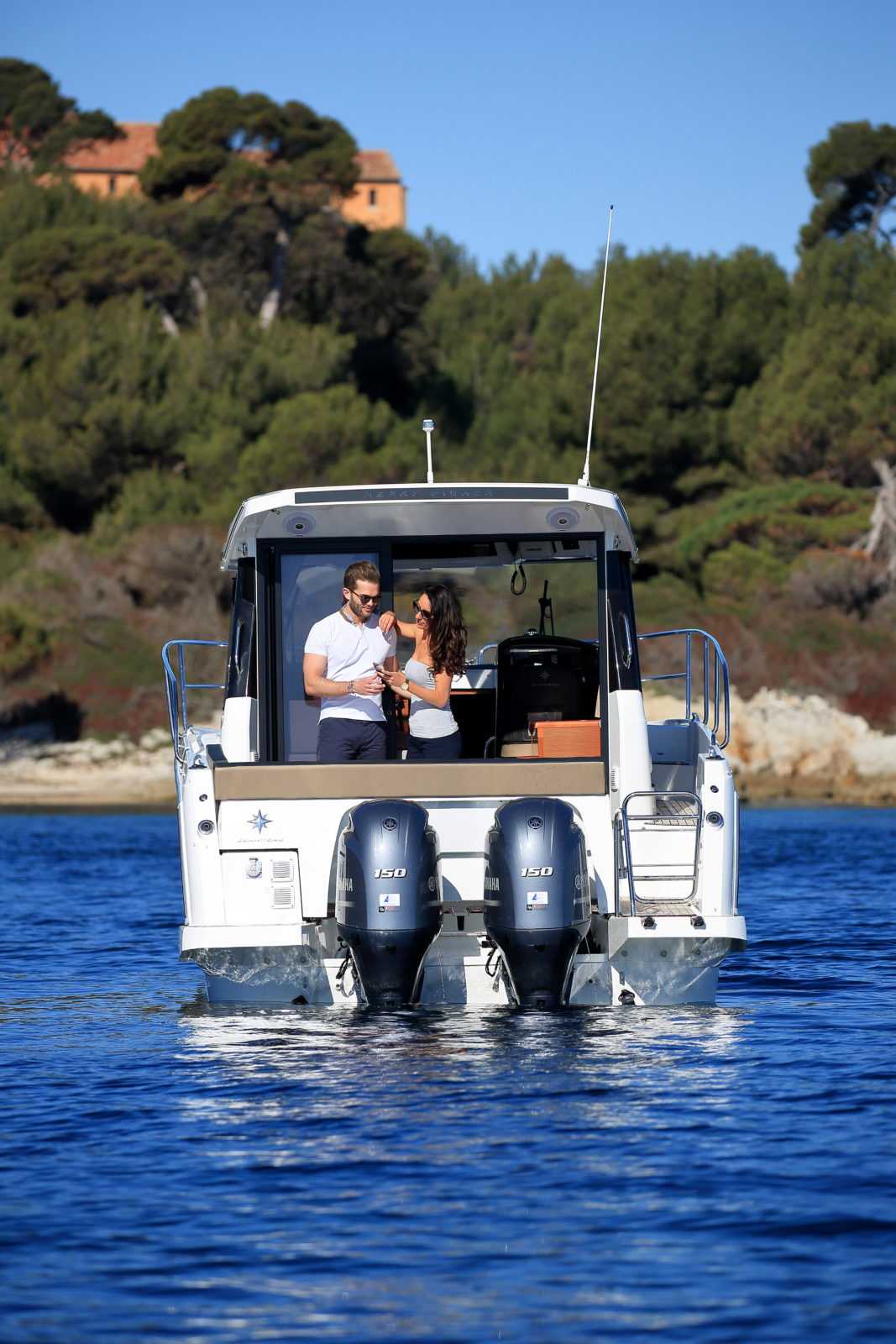 Couple on Jeanneau 895