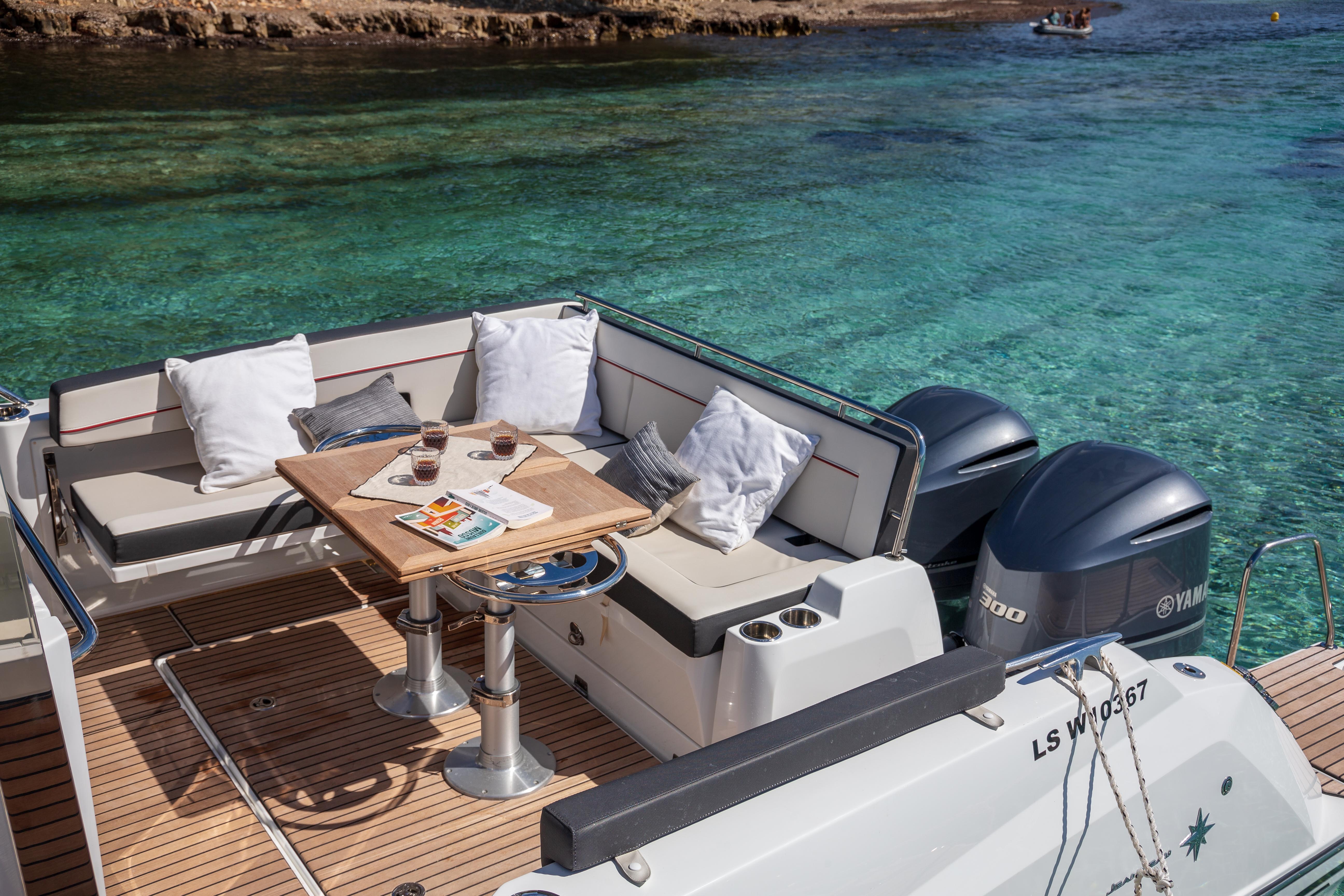 Cap Camarat 10.5WA S2 deck