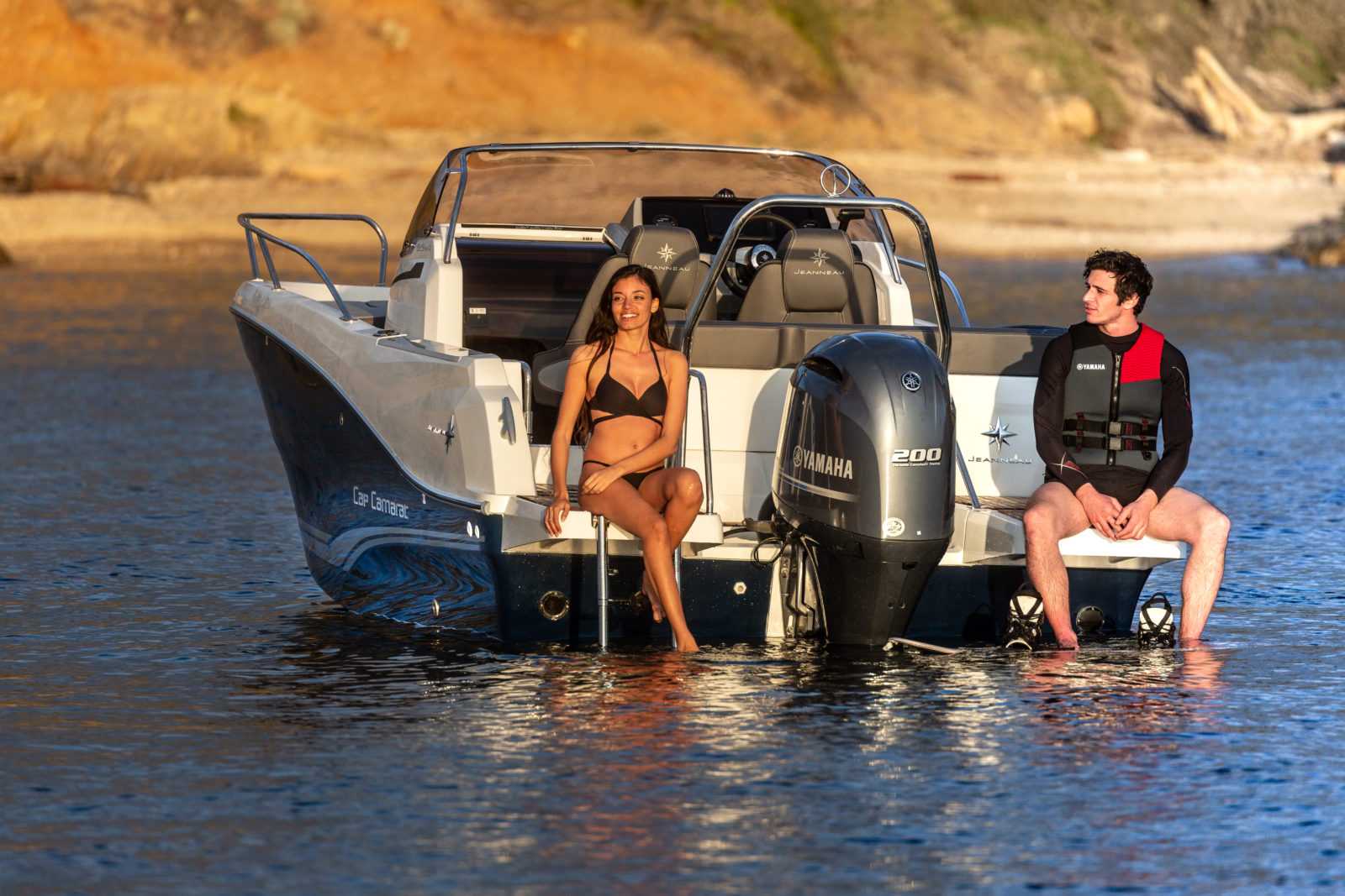 Couple sitting on Cap Camarat 6.5WA S3