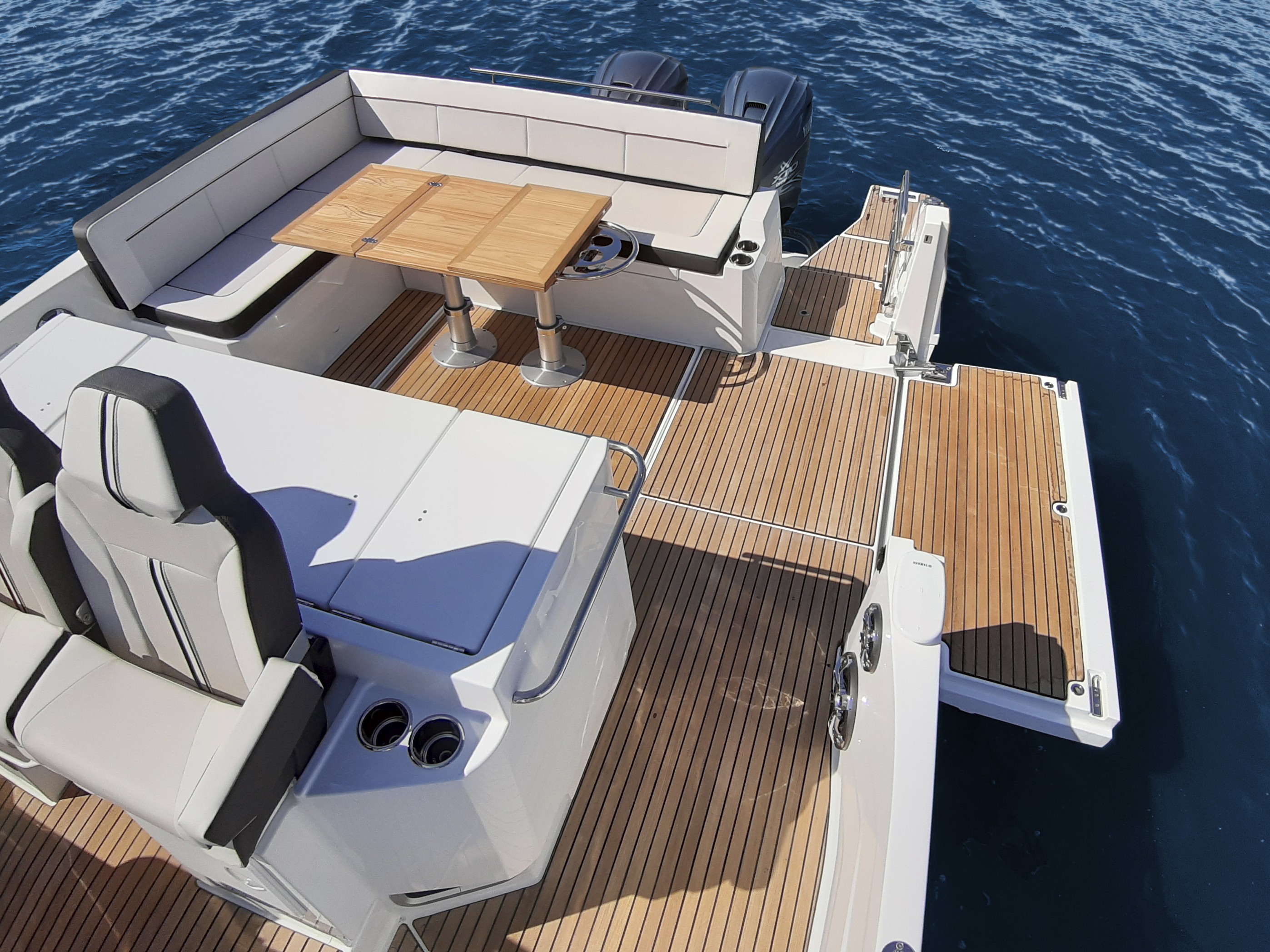 Cap Camrat 12.5WA back deck