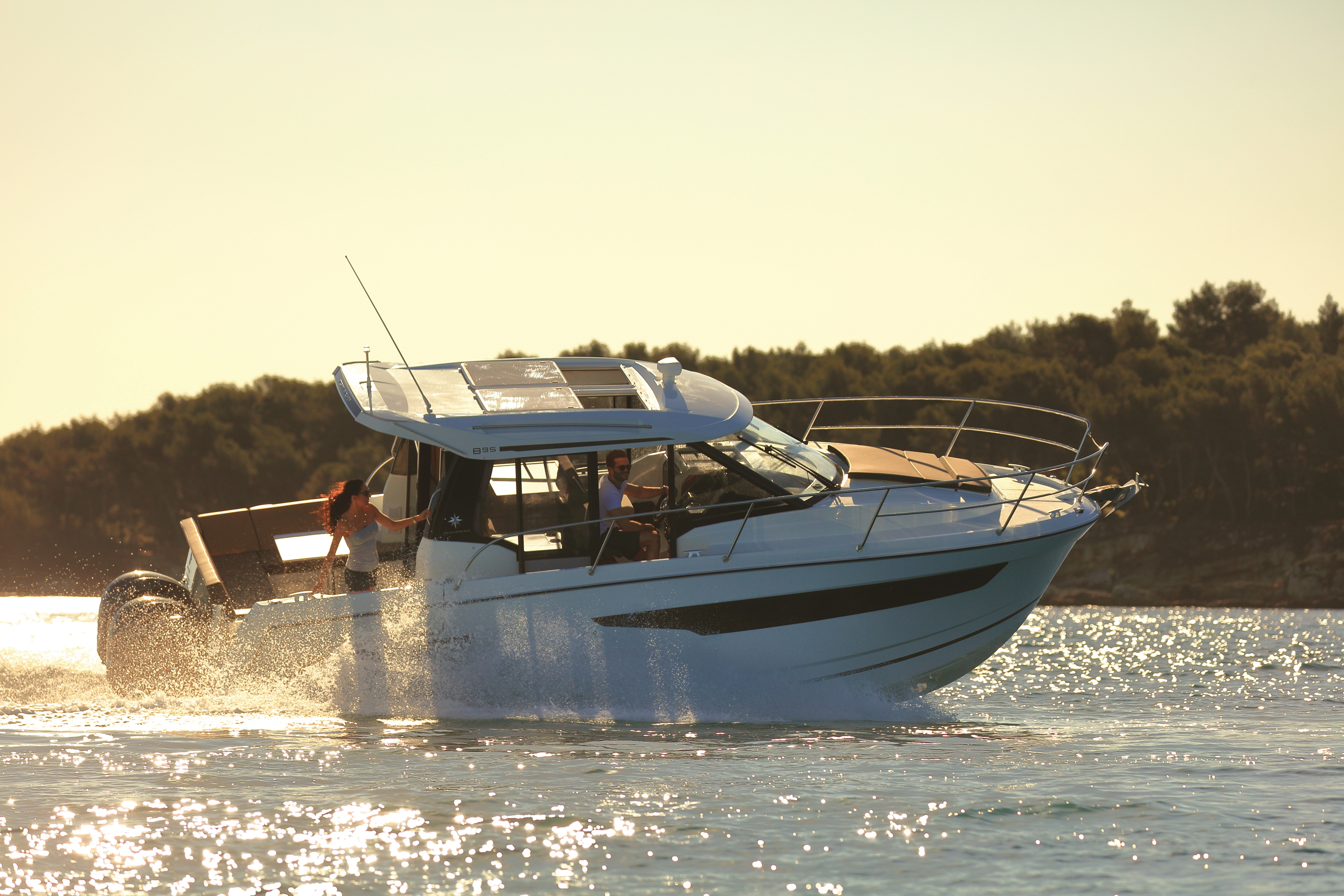 Jeannau 895 in the sunset