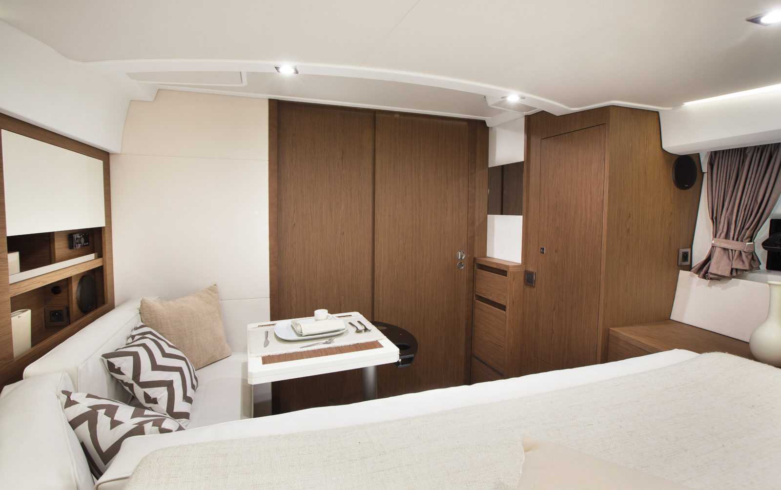 Bedroom in Leader 36