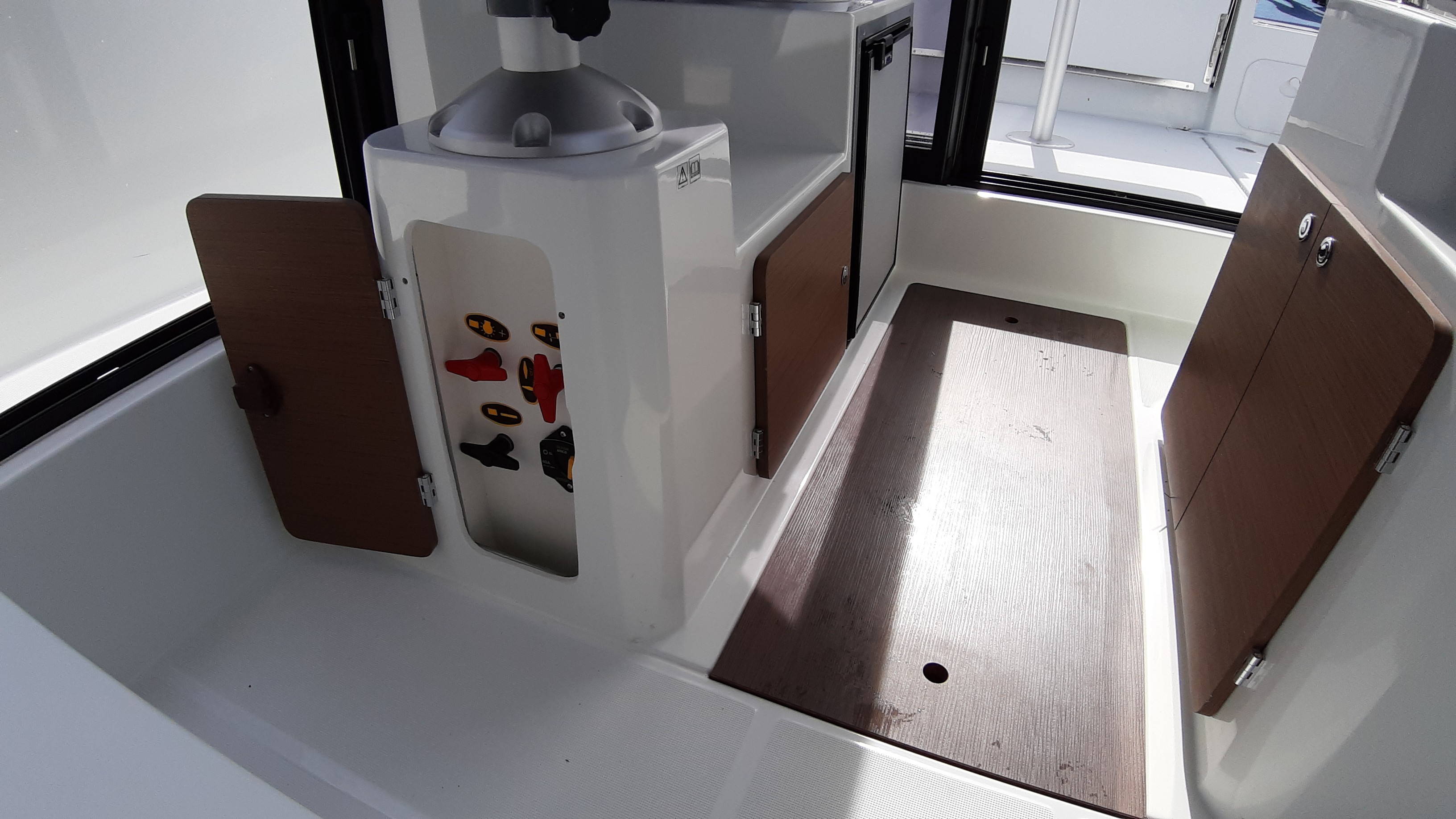 Fridge in Merry Fisher 795 Sport S2