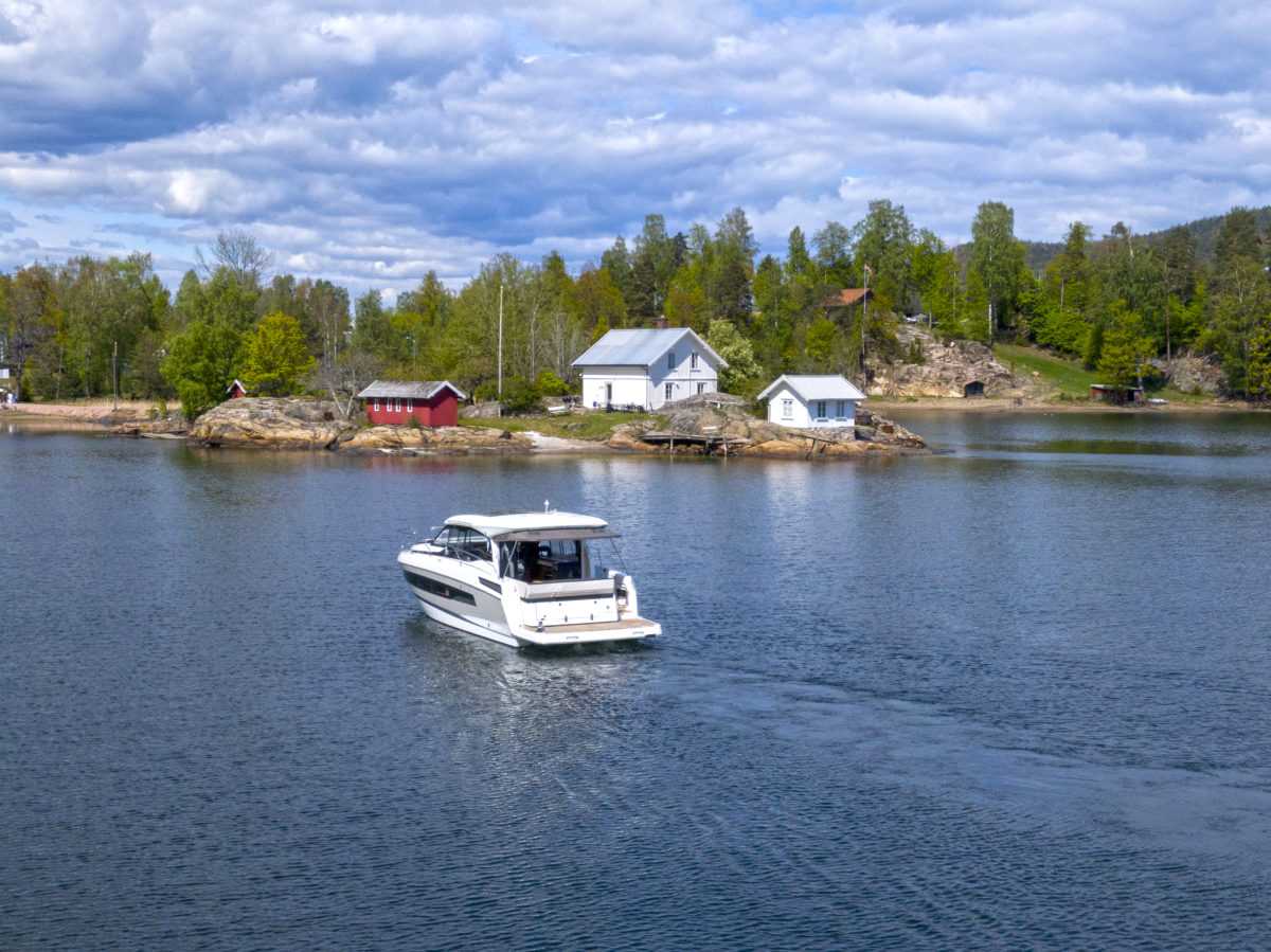 Wide shot behind NC37