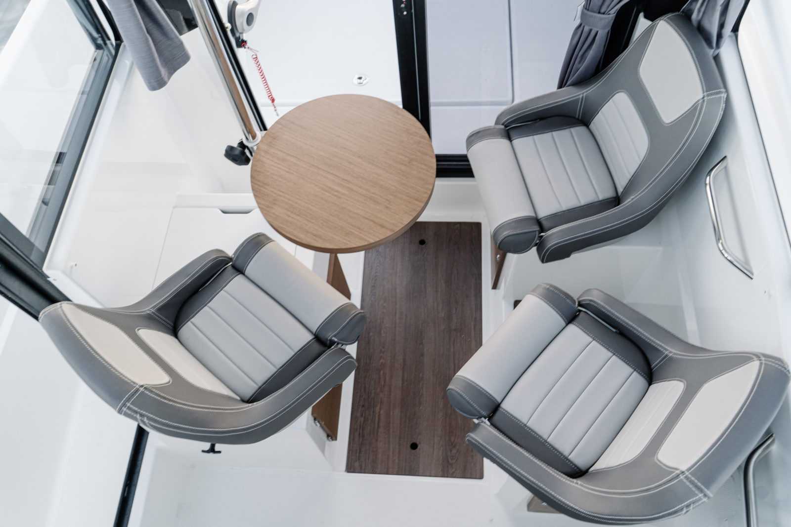 table on Mery Fisher 695 Sport S2