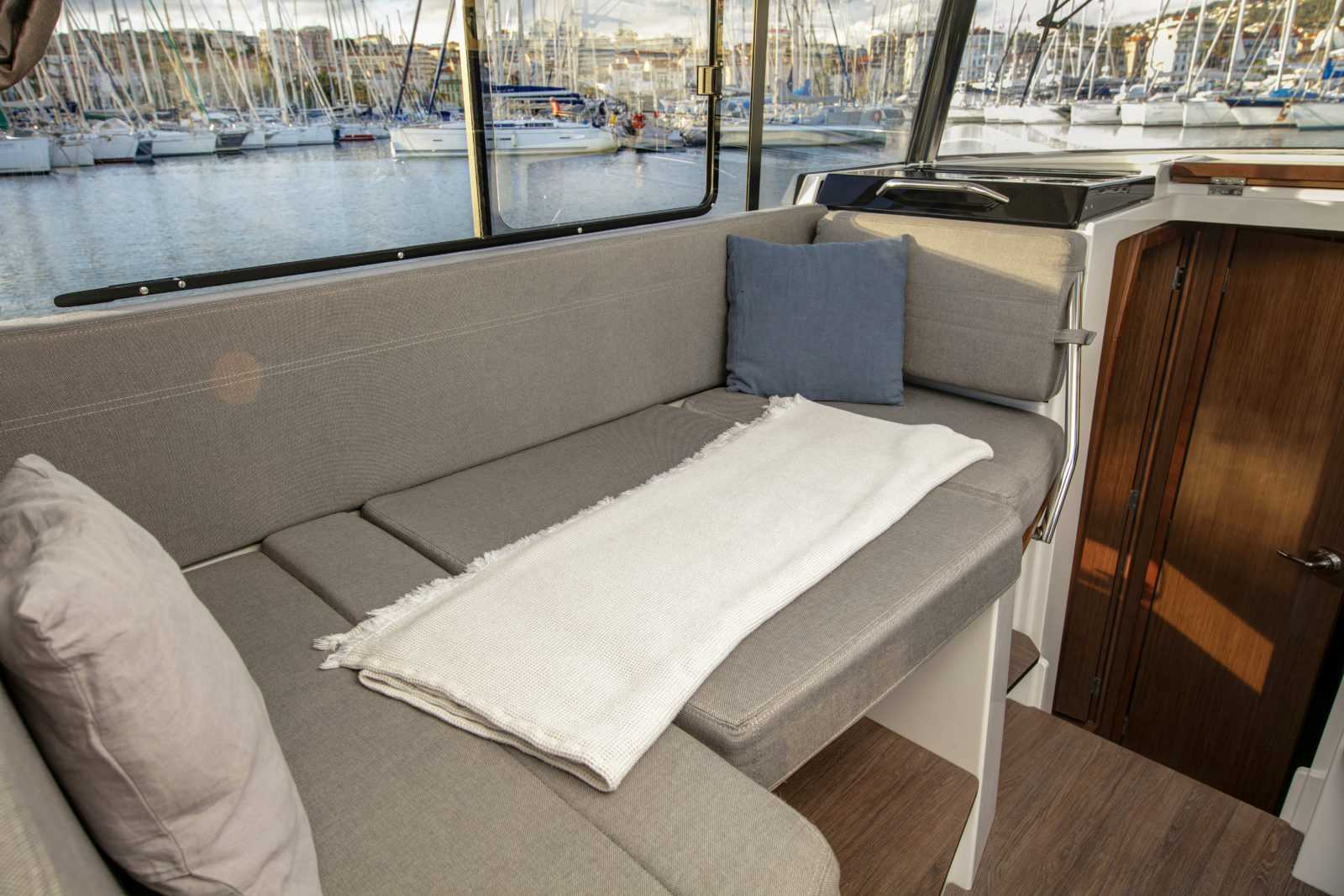 Table in Merry Fisher 895 Sport