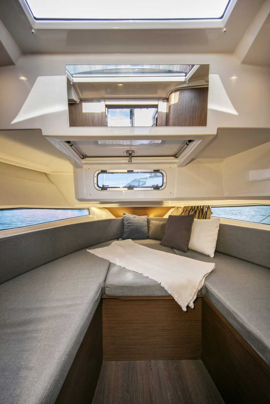Seating area in Merry Fisher 895 Sport
