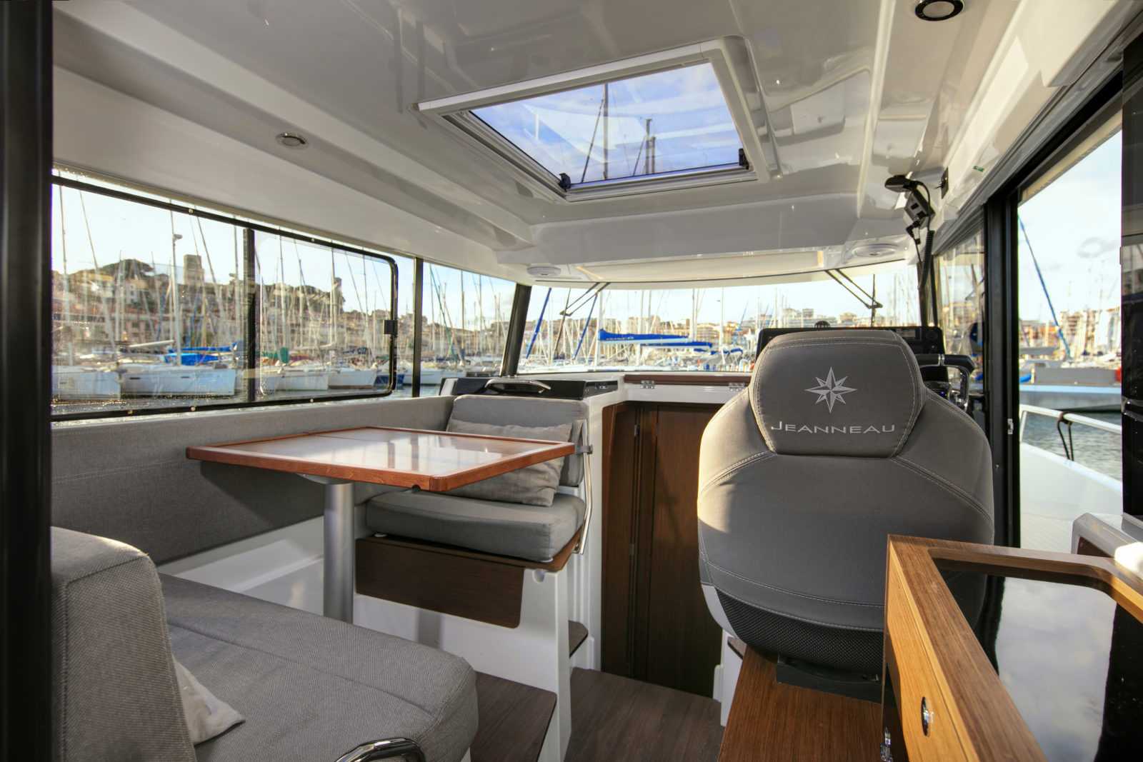 inside of Merry Fisher 895 Sport