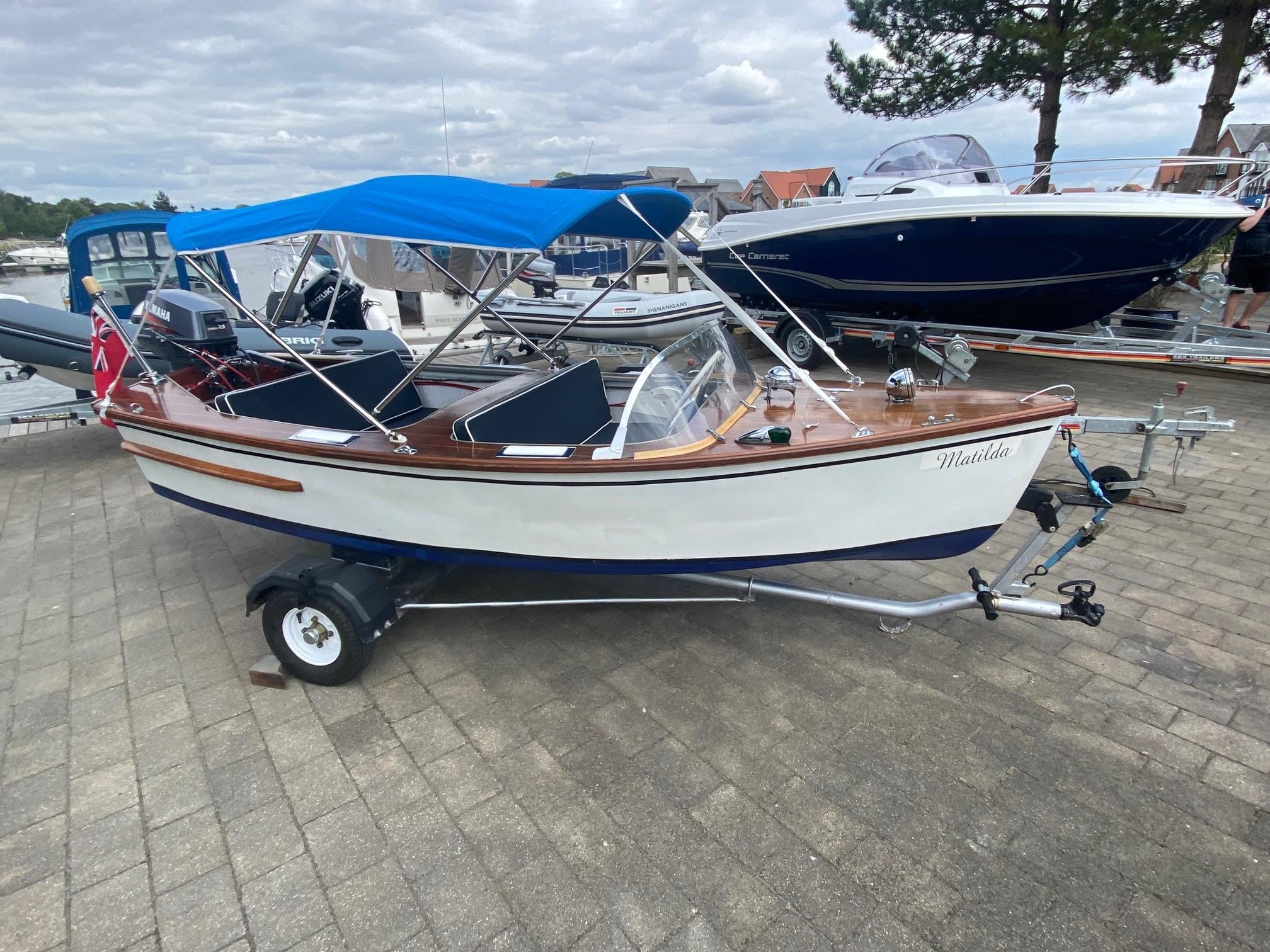 Custom River Cruiser 8403799 – Burton Waters Boat Sales