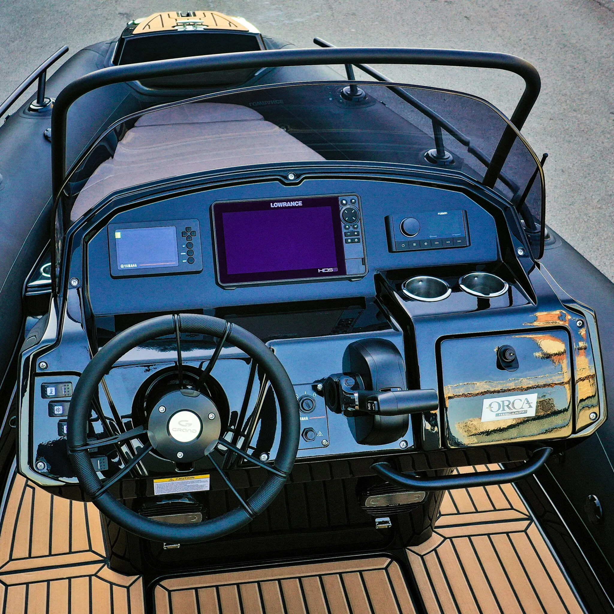 Golden Line G580 at Burton Waters