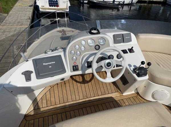 Sealine F37